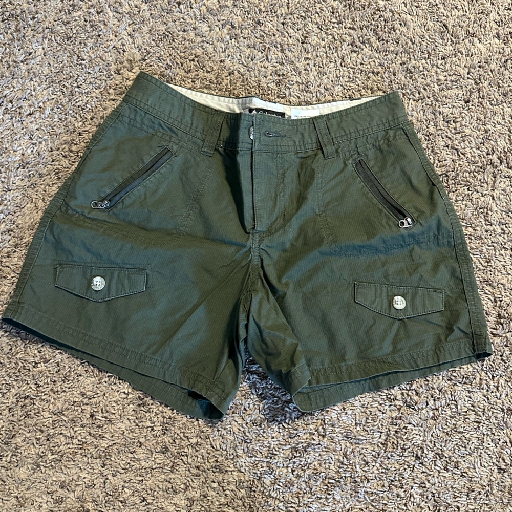 Women’s Columbia shorts size 4